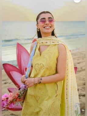 Zaib luxury Lawn 3pc Suit w/ Sleeves